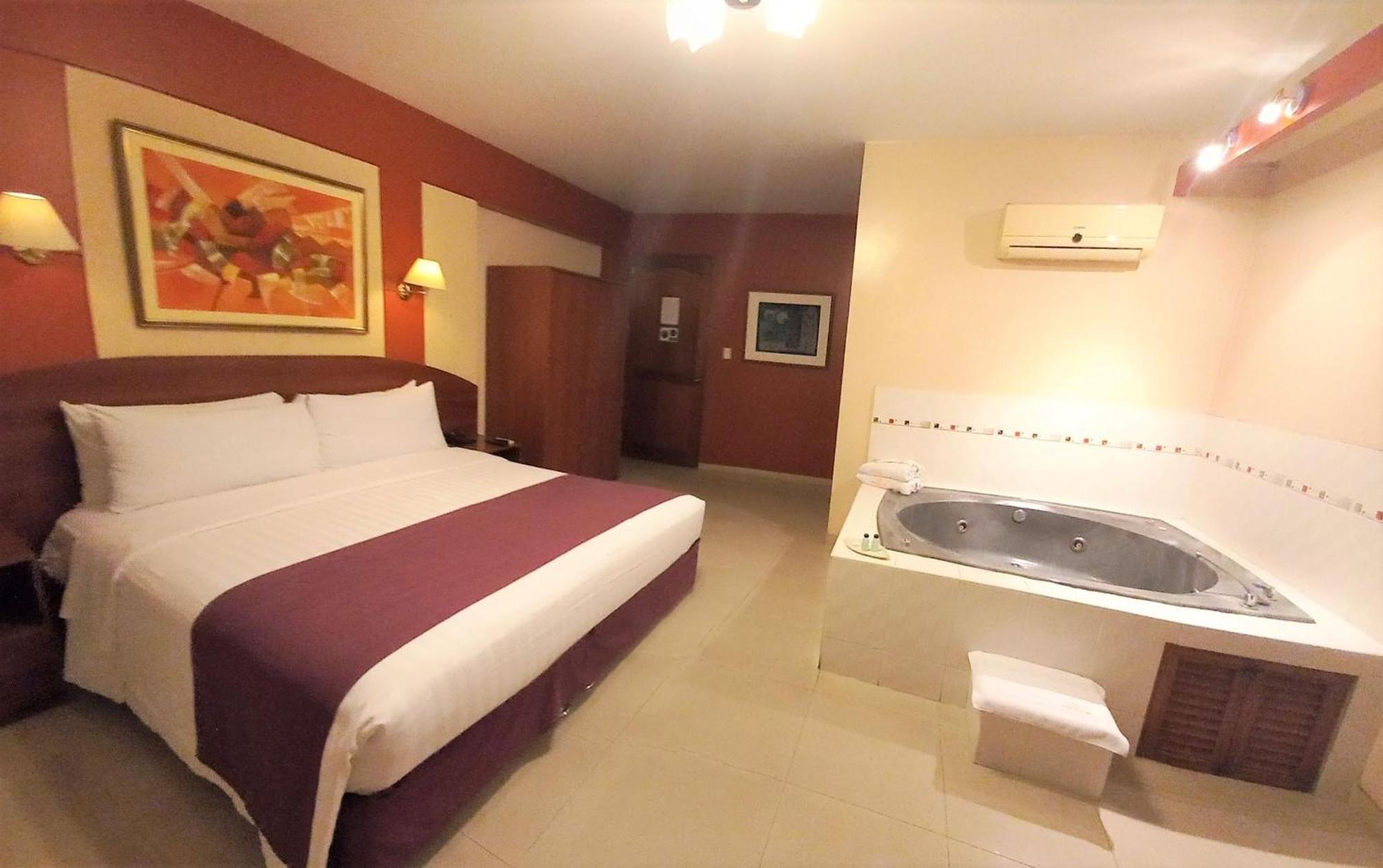 Javier Prado Hotel Lima